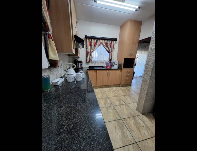 3 BEDROOM TOWNHOUSE FOR SALE IN VANDERBIJLPARK SE 8